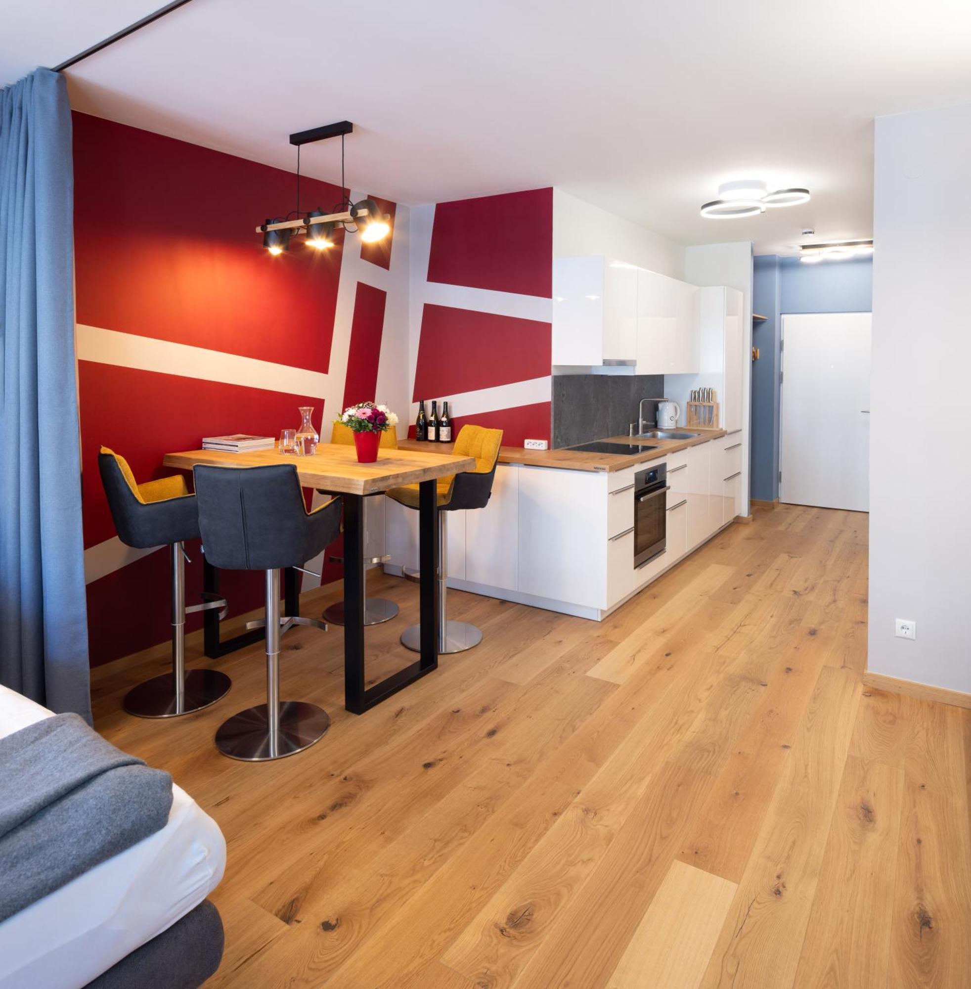 Apartment Premium With Free Parking Garage *